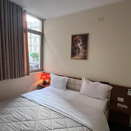 Bobi Hotel 3*